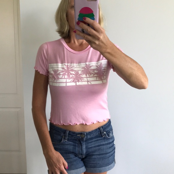 ♥️HOST PICK♥️Pink Palm Tree Print Cropped Shirt - Picture 6 of 8